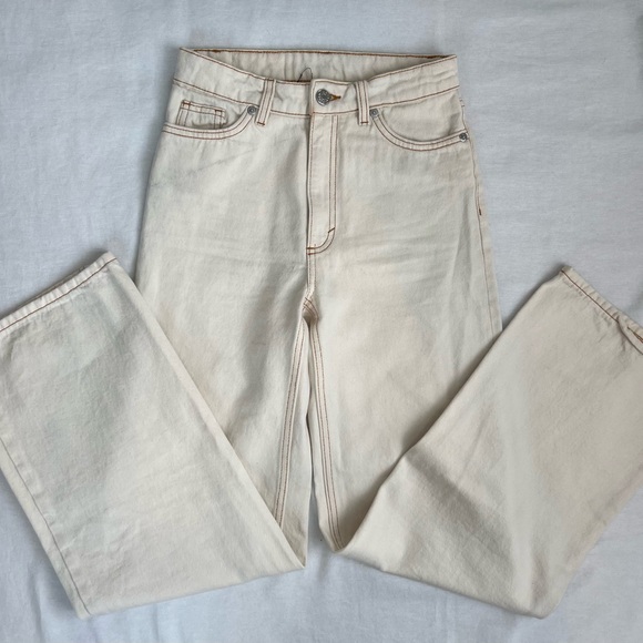 Monki high waist balloon leg jeans in natural - Picture 2 of 5